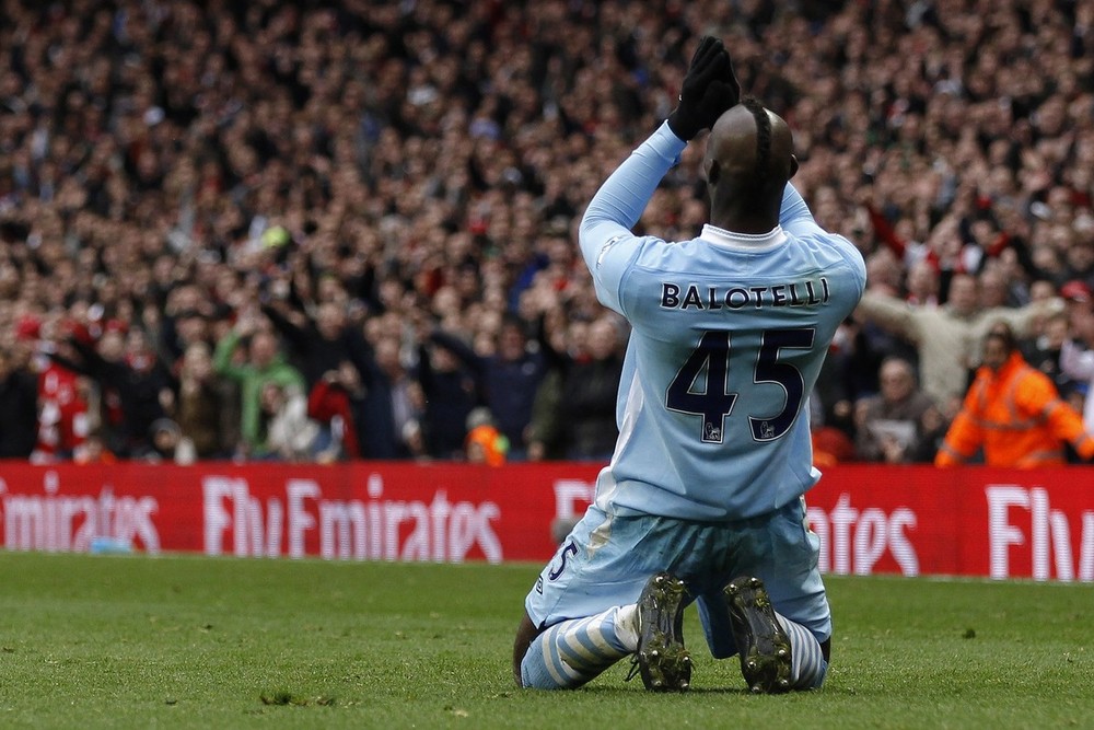M.U = Man City + 8: Game over! Cúp đã nằm ở Old Trafford!